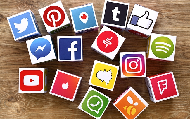 Vers une réglementation des réseaux sociaux : Protéger la vie privée en ligne